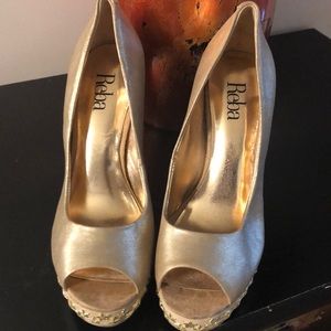 Beautiful Gold Pumps